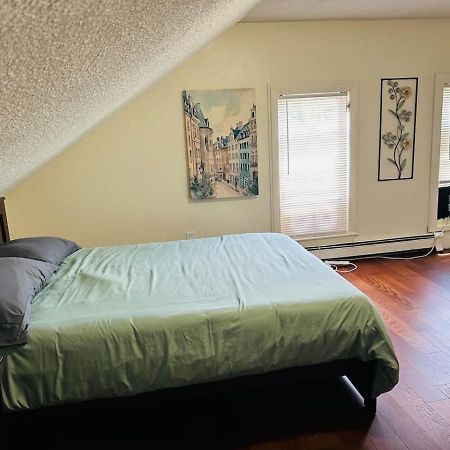 Large Sunny Room Near Whole Foods, Brown University With Shared Bathroom And Kitchen Providence Exterior photo