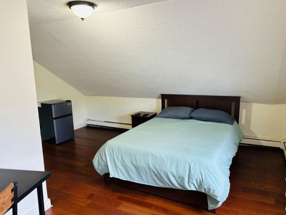 Large Sunny Room Near Whole Foods, Brown University With Shared Bathroom And Kitchen Providence Exterior photo