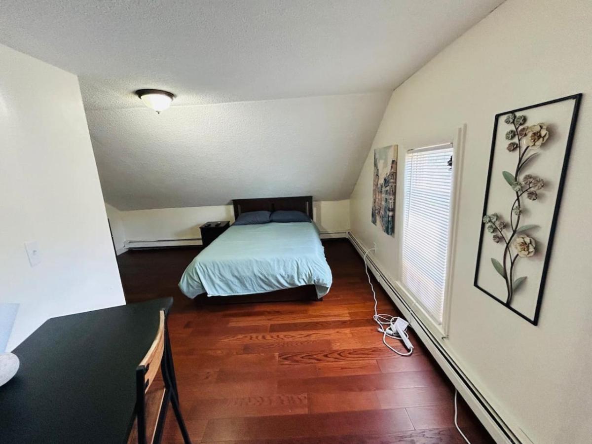 Large Sunny Room Near Whole Foods, Brown University With Shared Bathroom And Kitchen Providence Exterior photo