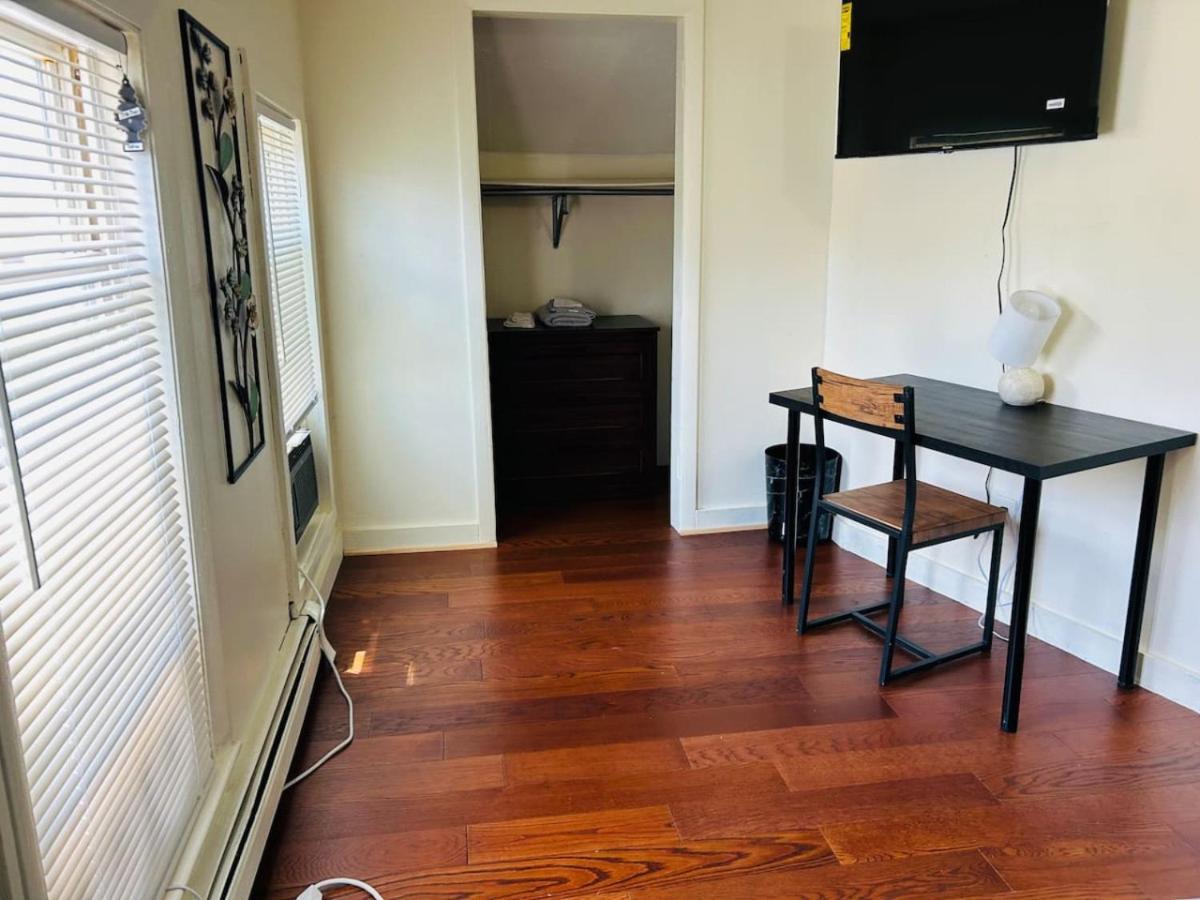 Large Sunny Room Near Whole Foods, Brown University With Shared Bathroom And Kitchen Providence Exterior photo