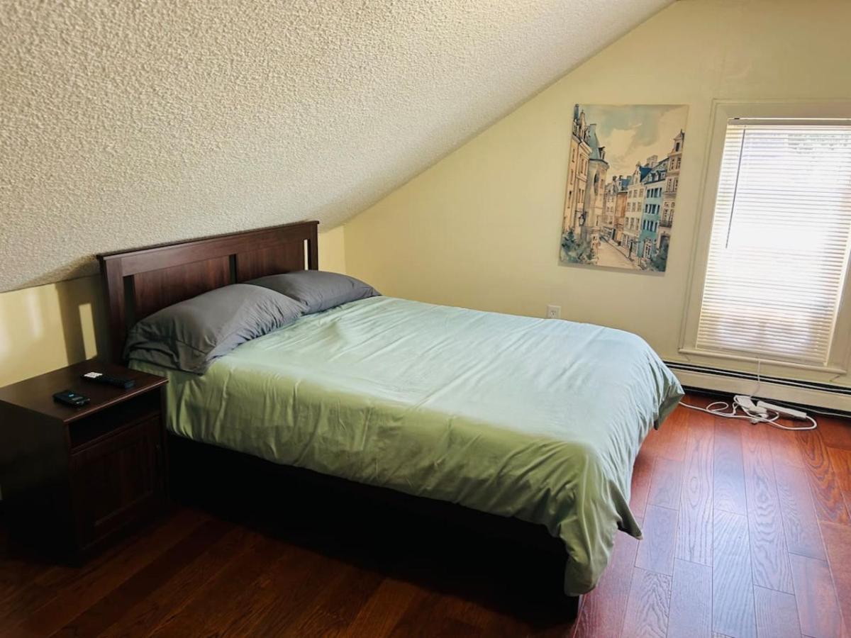 Large Sunny Room Near Whole Foods, Brown University With Shared Bathroom And Kitchen Providence Exterior photo