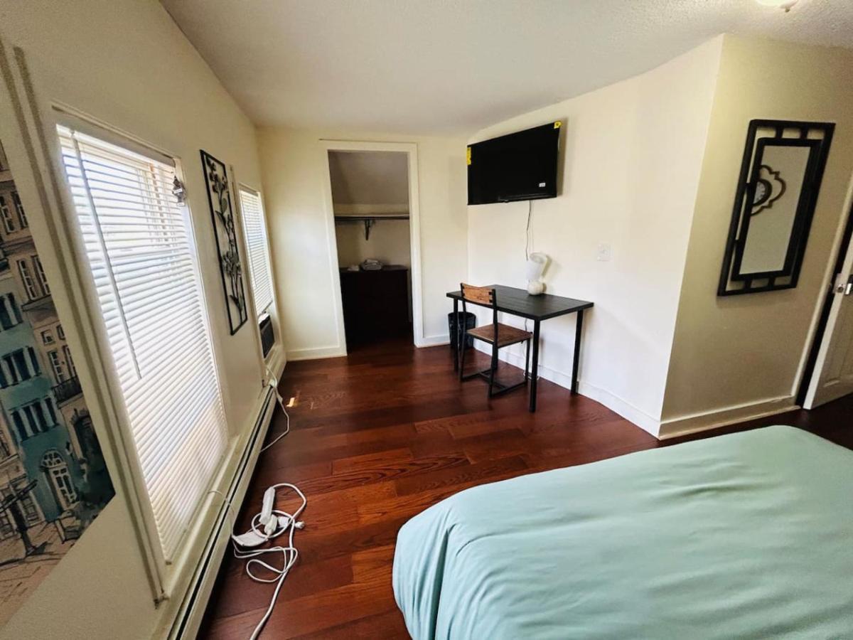 Large Sunny Room Near Whole Foods, Brown University With Shared Bathroom And Kitchen Providence Exterior photo