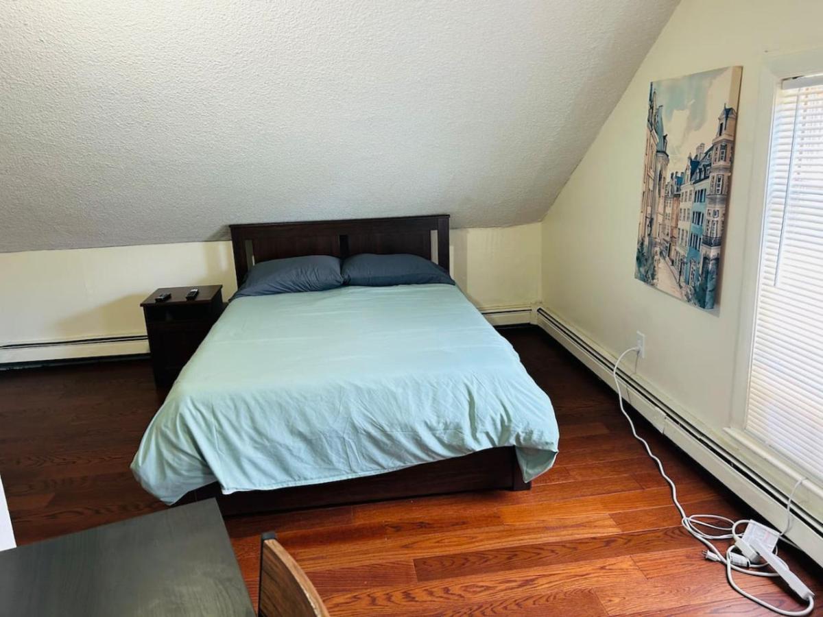 Large Sunny Room Near Whole Foods, Brown University With Shared Bathroom And Kitchen Providence Exterior photo