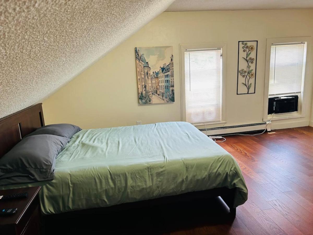 Large Sunny Room Near Whole Foods, Brown University With Shared Bathroom And Kitchen Providence Exterior photo